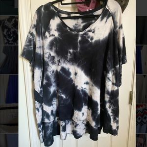 Oversized black and white tie dye top !!!